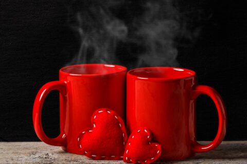 Deux tasses qui fument