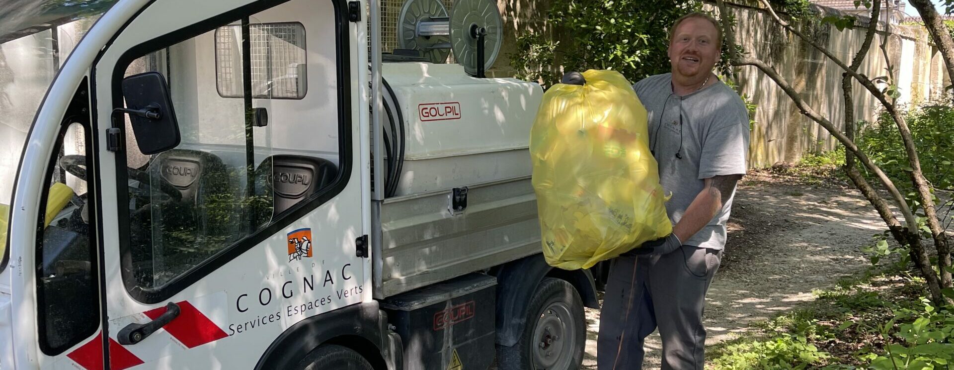 Nettoyage dans le jardin public