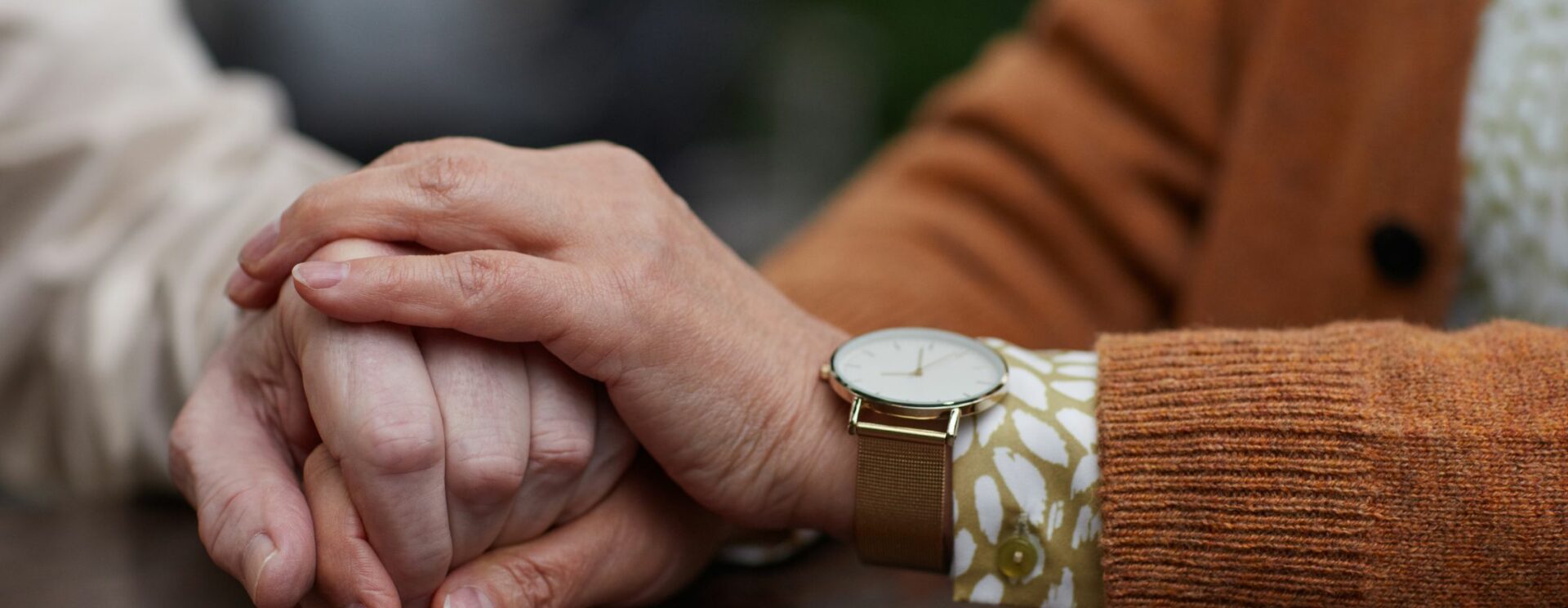 Mains de seniors
