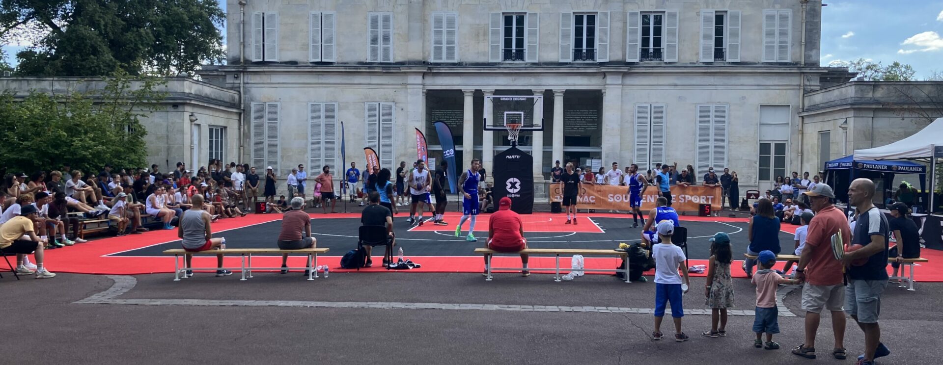 Tournoi de basket devant la mairie