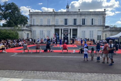 Tournoi de basket devant la mairie