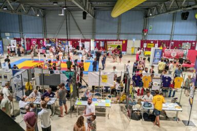 Rassemblement de personnes dans la salle de l'Espace 3000 lors du Forum des associations