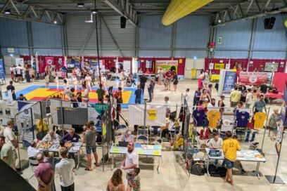 Rassemblement de personnes dans la salle de l'Espace 3000 lors du Forum des associations - Agrandir l'image, fenêtre modale