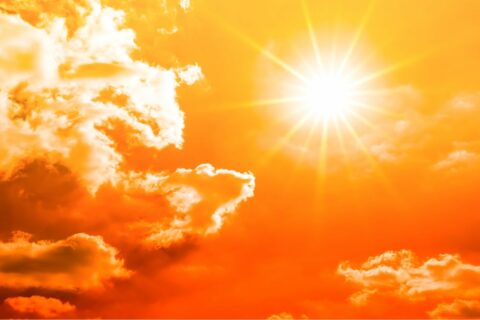 Ciel ensoleillé orangé