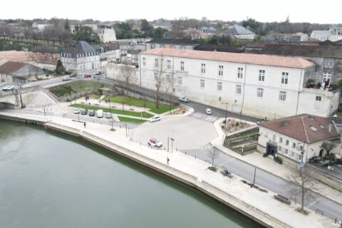 Vue aérienne du château François Ier à Cognac