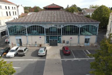 Vue aérienne des halles de Cognac