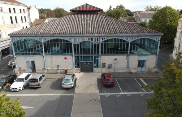 Vue aérienne des halles de Cognac