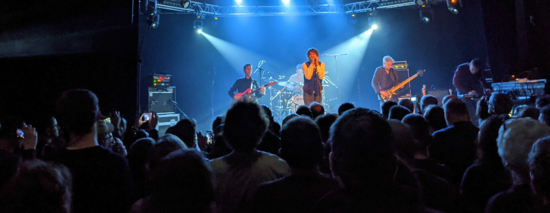 Salle de concert avec du public