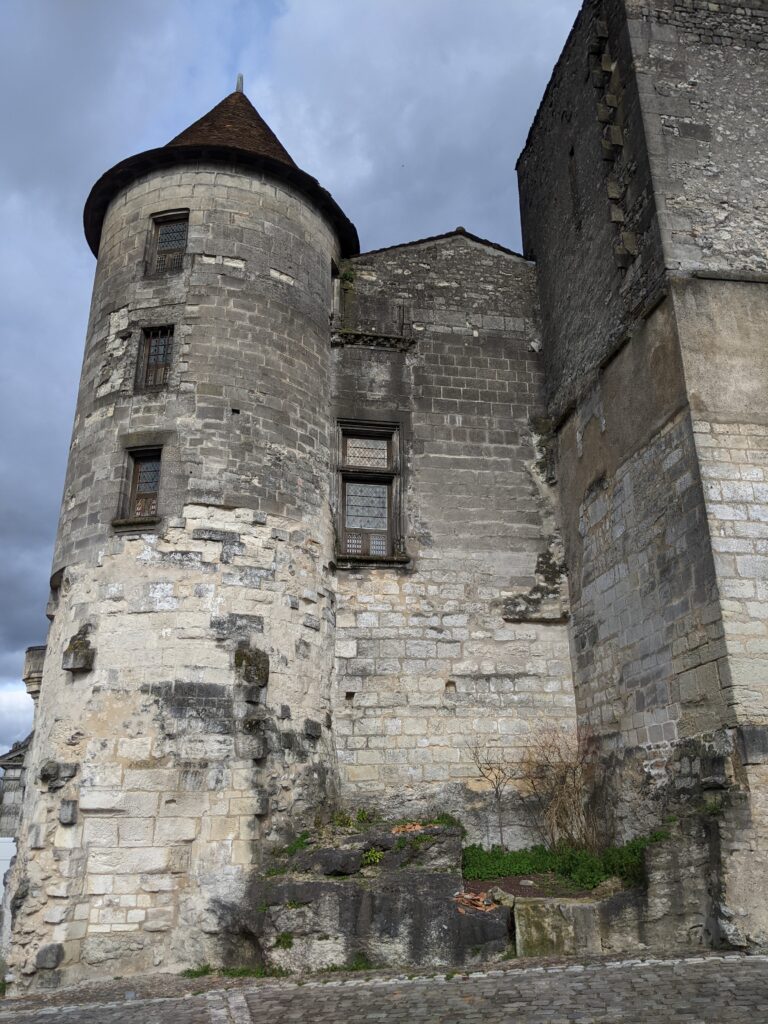 Tour du château François Ier - Agrandir l'image, fenêtre modale