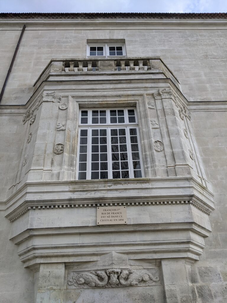 Fenêtre du château de François Ier - Agrandir l'image, fenêtre modale
