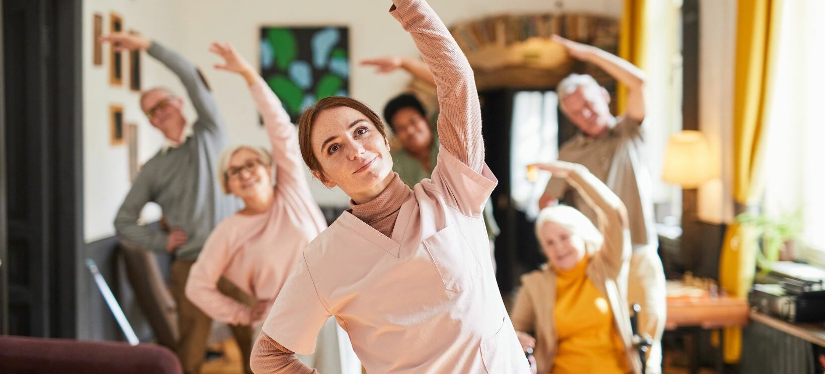 Groupe de personnes qui font du sport