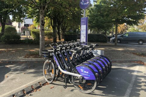 Vélo en libre service sur la voie publique