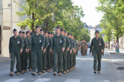 Image d'archive défilé du 14 juillet à Cognac - Agrandir l'image, fenêtre modale