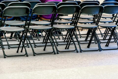 Chaises pliantes installées