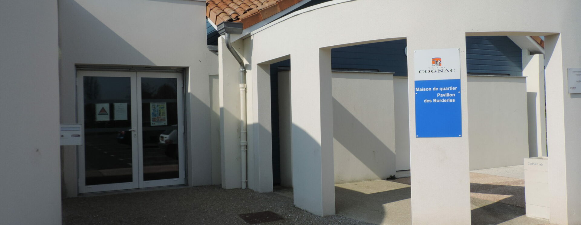 Entrée de la maison de quartier