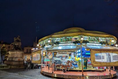 Manège de nuit - Agrandir l'image, fenêtre modale