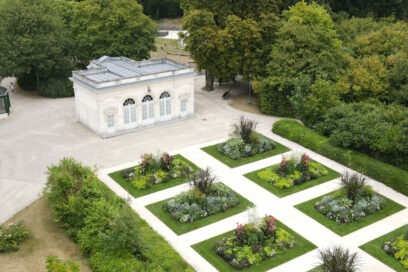 Vue aérienne du bâtiment l'Orangerie dans le jardin public de Cognac - Agrandir l'image, fenêtre modale