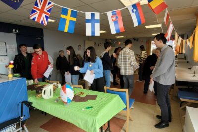 2024. Quiz CMJ avec les seniors de la Résidence A. de Raimond. - Agrandir l'image 1 sur 2, fenêtre modale